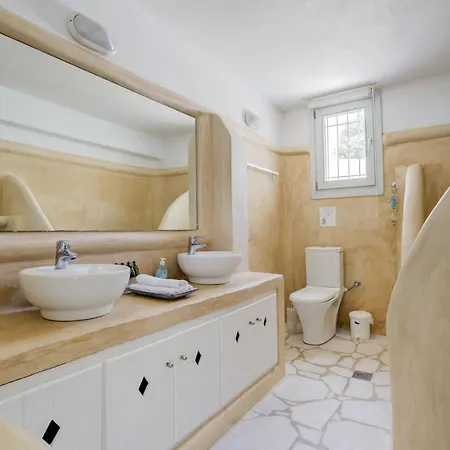 By The Sea With Pool Parasporos 1 Villa *