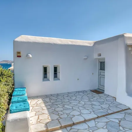 Villa By The Sea With Pool Parasporos 1 *