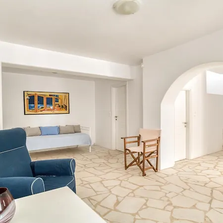 Villa By The Sea With Pool Parasporos 1