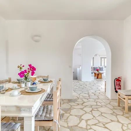 By The Sea With Pool Parasporos 1 Villa *