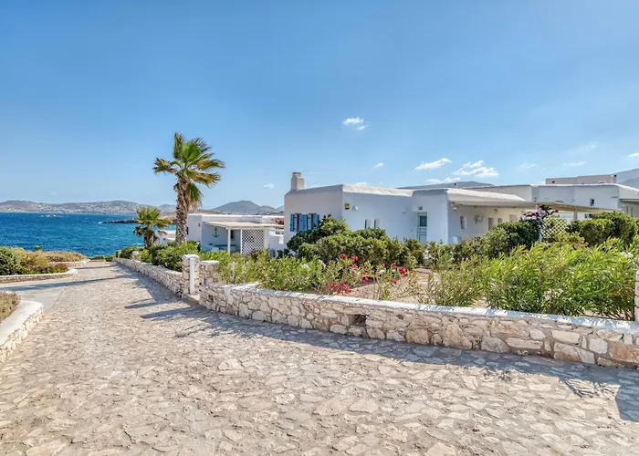 By The Sea With Pool Parasporos 1 Páros