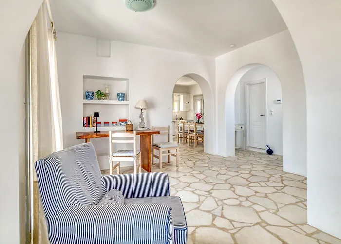 Villa By The Sea With Pool Parasporos 1 *