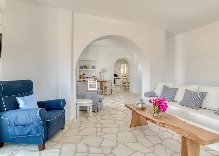 By The Sea With Pool Parasporos 1 * Páros