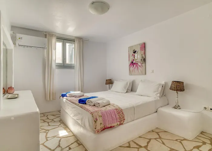 By The Sea With Pool Parasporos 1 Páros