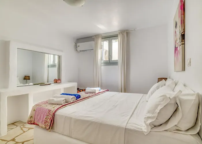 Villa By The Sea With Pool Parasporos 1 *