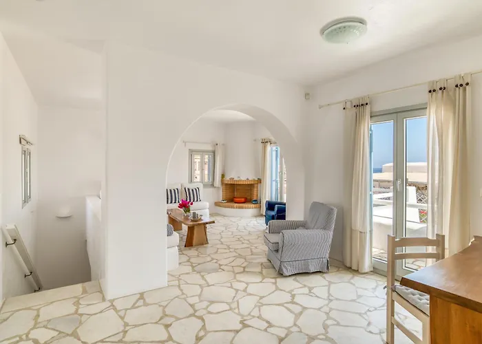 By The Sea With Pool Parasporos 1 Páros