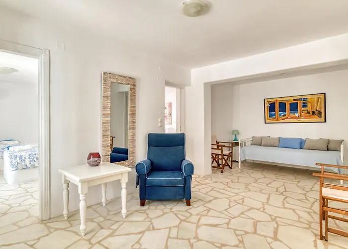 Villa By The Sea With Pool Parasporos 1 *