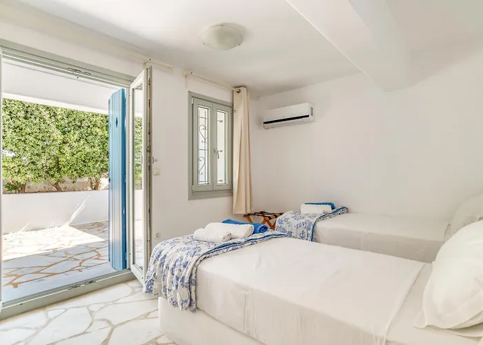 By The Sea With Pool Parasporos 1 Villa *