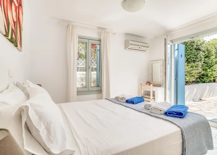 By The Sea With Pool Parasporos 1 Páros