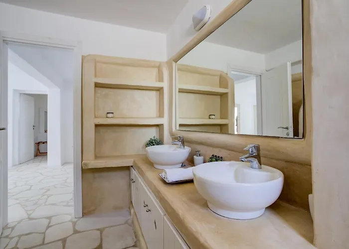 By The Sea With Pool Parasporos 1 * Páros