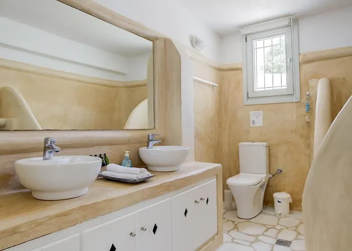 By The Sea With Pool Parasporos 1 Villa *