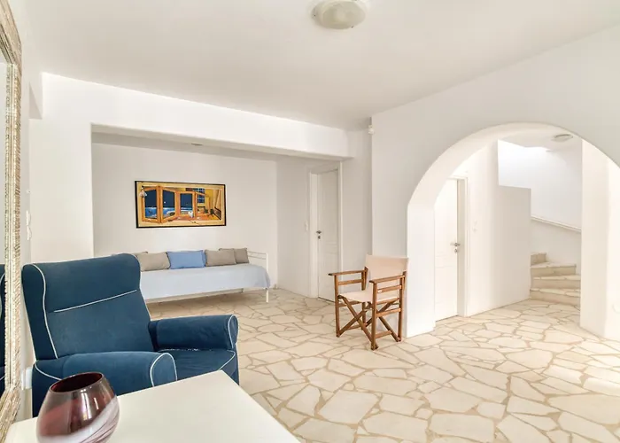 Villa By The Sea With Pool Parasporos 1