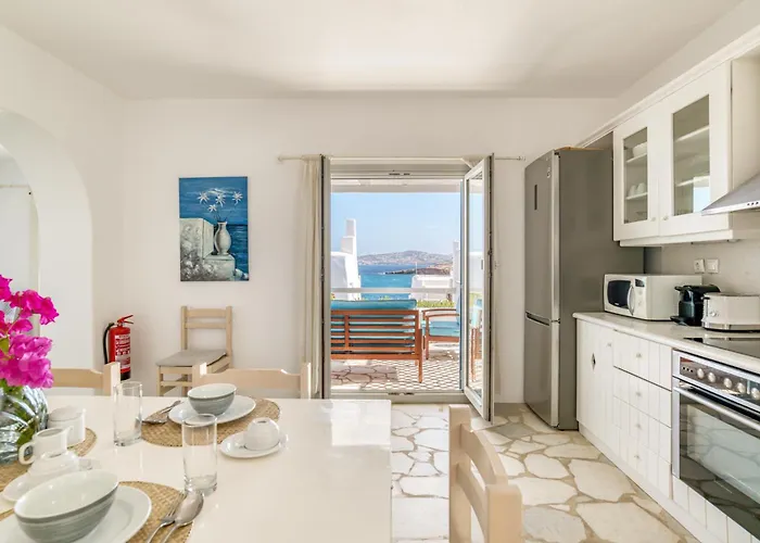 Villa By The Sea With Pool Parasporos 1 *